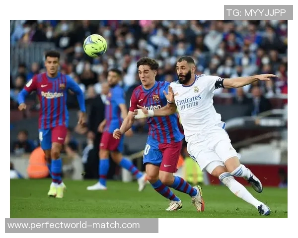 西甲经典对决尤文图斯险胜巴萨红牌事件引发全场热议